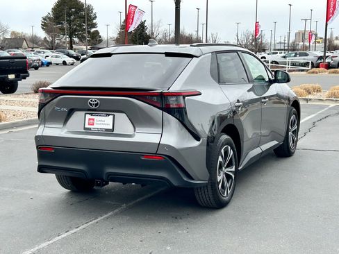 Used 2023 Toyota bZ4X XLE w/ Weather Package image 5