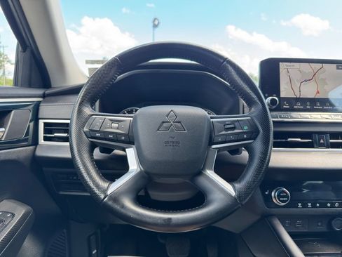 Used 2022 Mitsubishi Outlander SE AWD/4WD image 15