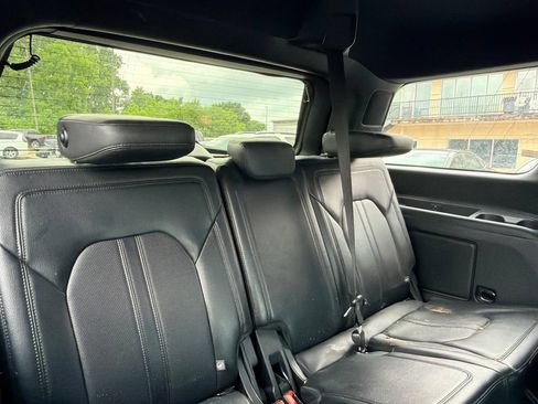 Used 2018 Ford Expedition Limited w/ Equipment Group 301A AWD/4WD image 13
