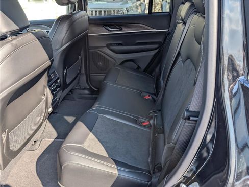 New 2026 Jeep Grand Cherokee Altitude AWD/4WD image 11