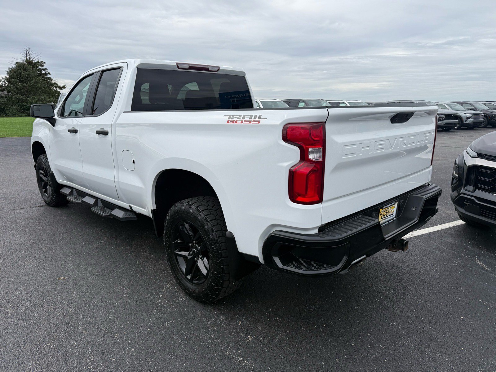 Used 2019 Chevrolet Silverado 1500 Custom Trail Boss w/ Custom Convenience Package AWD/4WD image 4