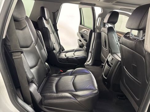Used 2020 Cadillac Escalade Luxury w/ LPO, Radiant Package image 23