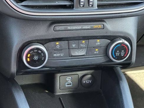 Used 2022 Ford Escape SE FWD image 17