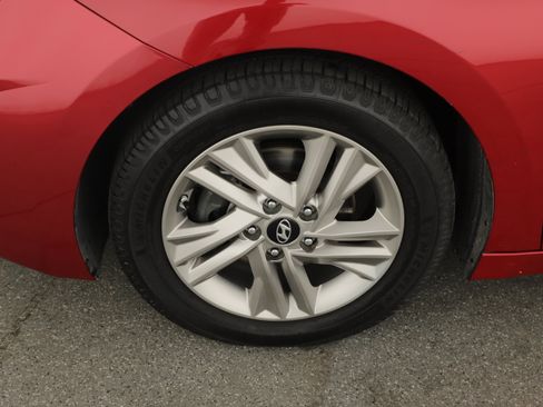 Used 2019 Hyundai Elantra SEL image 6