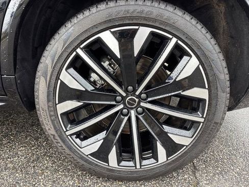 Used 2025 Volvo XC90 B6 Plus AWD/4WD image 10