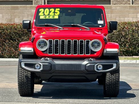 Used 2025 Jeep Wrangler Unlimited Sahara AWD/4WD image 9