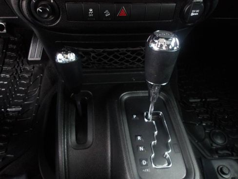 Used 2018 Jeep Wrangler Unlimited Sport S AWD/4WD image 24