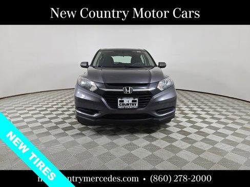 Used 2017 Honda HR-V LX image 2
