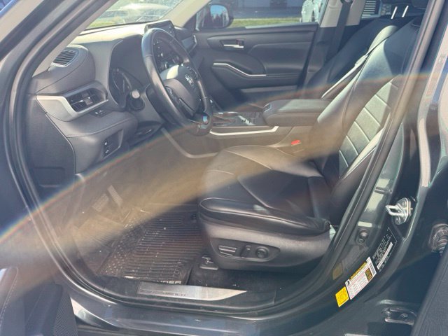Used 2020 Toyota Highlander XLE AWD/4WD image 26