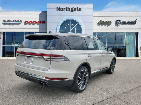 Used 2022 Lincoln Aviator Reserve w/ Equipment Group 201A AWD/4WD image 4