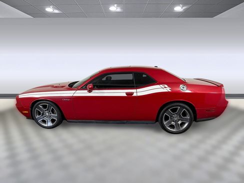 Used 2013 Dodge Challenger R/T RWD image 2