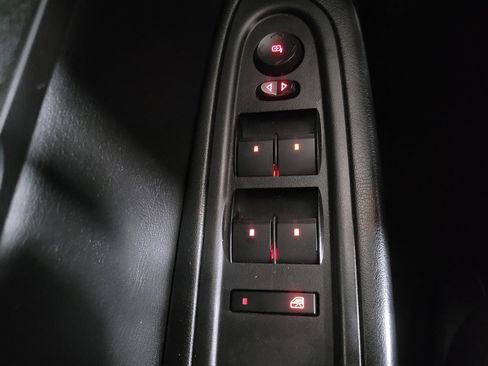 Used 2016 GMC Acadia SLE image 27