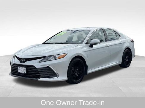 Used 2023 Toyota Camry XLE image 2