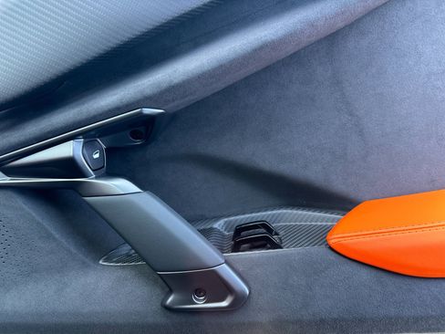 Used 2024 Lamborghini Revuelto image 18