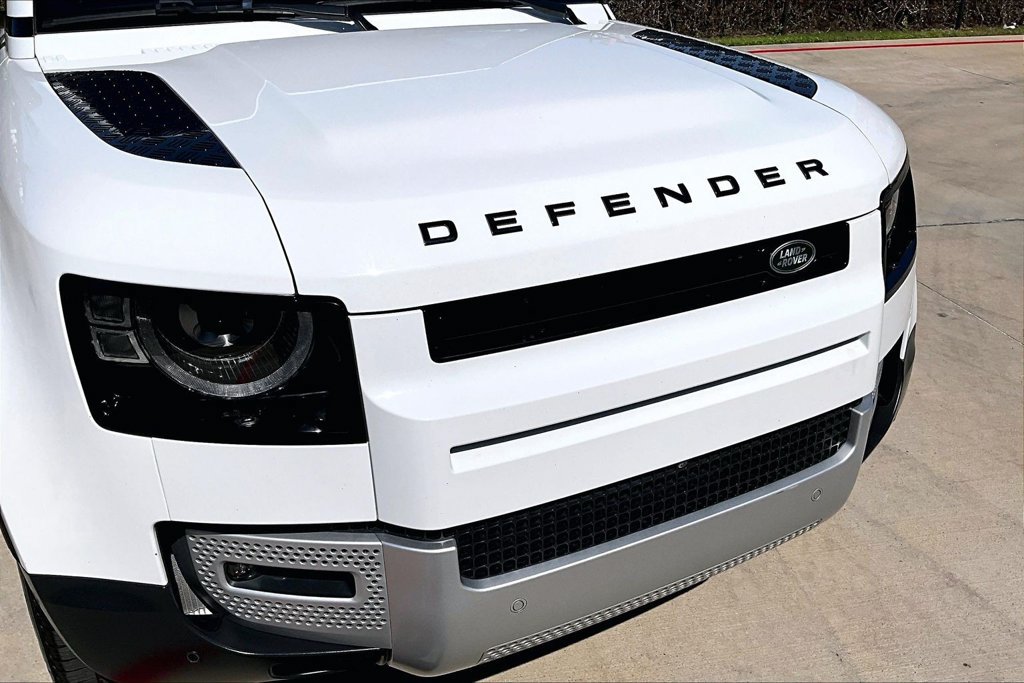 Used 2025 Land Rover Defender 110 S AWD/4WD image 38