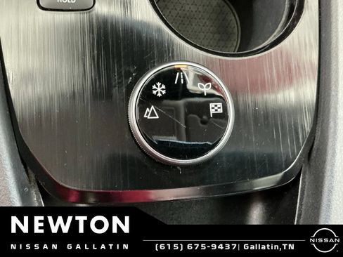 Used 2023 Nissan Rogue SV w/ SV Premium Package AWD/4WD image 8