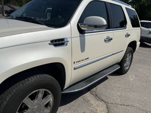 Used 2007 Cadillac Escalade AWD w/ Information Package image 27
