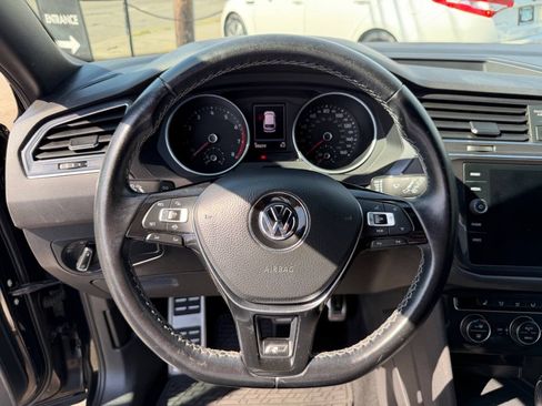 Used 2021 Volkswagen Tiguan SE R-Line FWD image 32