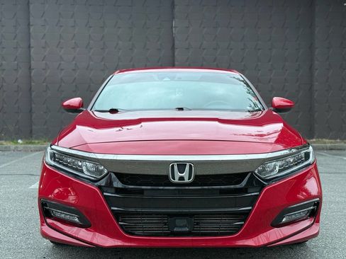 Used 2018 Honda Accord Sport image 2