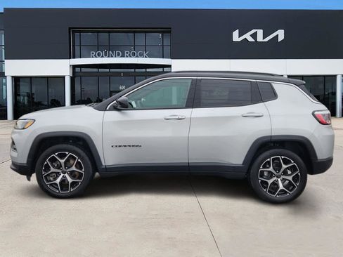 Used 2025 Jeep Compass Limited AWD/4WD image 4