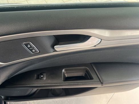 Used 2020 Ford Fusion SE FWD image 14