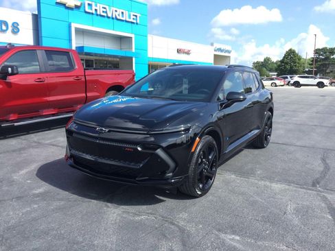 Used 2024 Chevrolet Equinox EV RS image 3