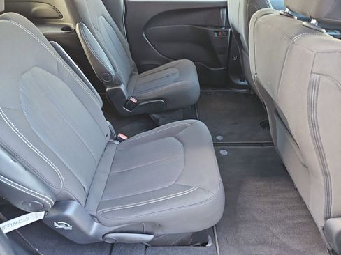 Used 2024 Chrysler Pacifica Touring image 20