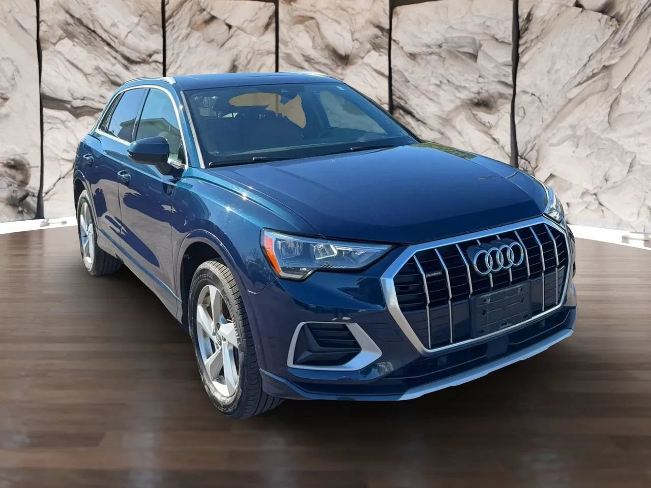 Used 2020 Audi Q3 2.0T Premium w/ Convenience Package AWD/4WD image 1