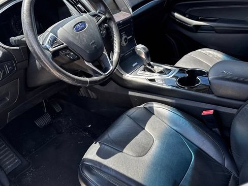 Used 2015 Ford Edge Titanium FWD image 4