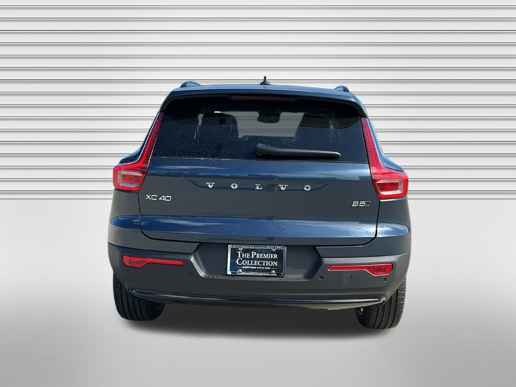 New 2026 Volvo XC40 B5 Core w/ Climate Package AWD/4WD image 5