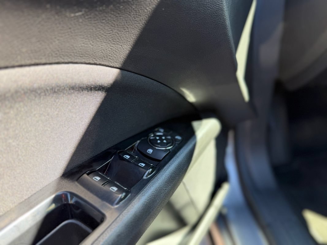 Used 2013 Ford Fusion SE FWD image 16