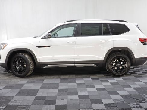 New 2026 Volkswagen Atlas Peak Edition image 4