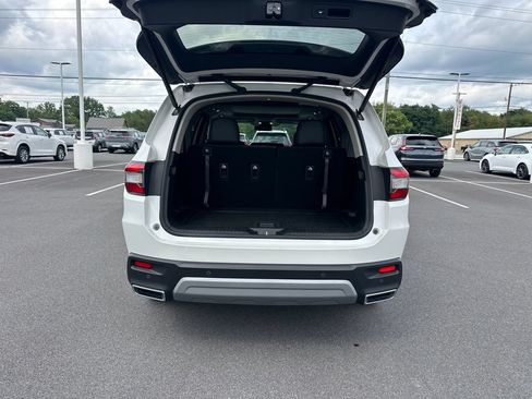 Used 2025 Honda Pilot Touring image 12