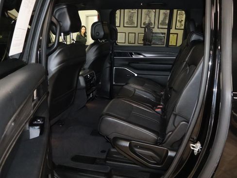 Used 2024 Jeep Wagoneer L Series II w/ Flexible Seating Group AWD/4WD image 26