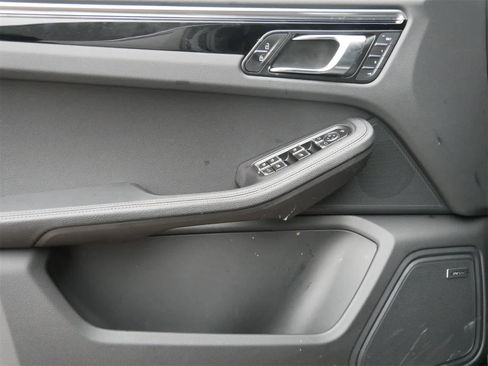 Used 2024 Porsche Macan image 8