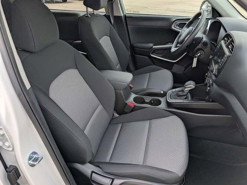 Used 2025 Kia Soul LX image 21