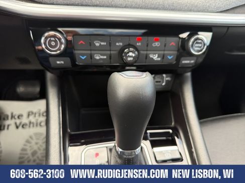 Used 2025 Jeep Compass Latitude w/ Sun & Sound Group AWD/4WD image 17