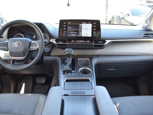 Used 2024 Toyota Sienna Limited AWD/4WD image 14