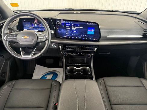 Used 2026 Chevrolet Traverse LT FWD image 3