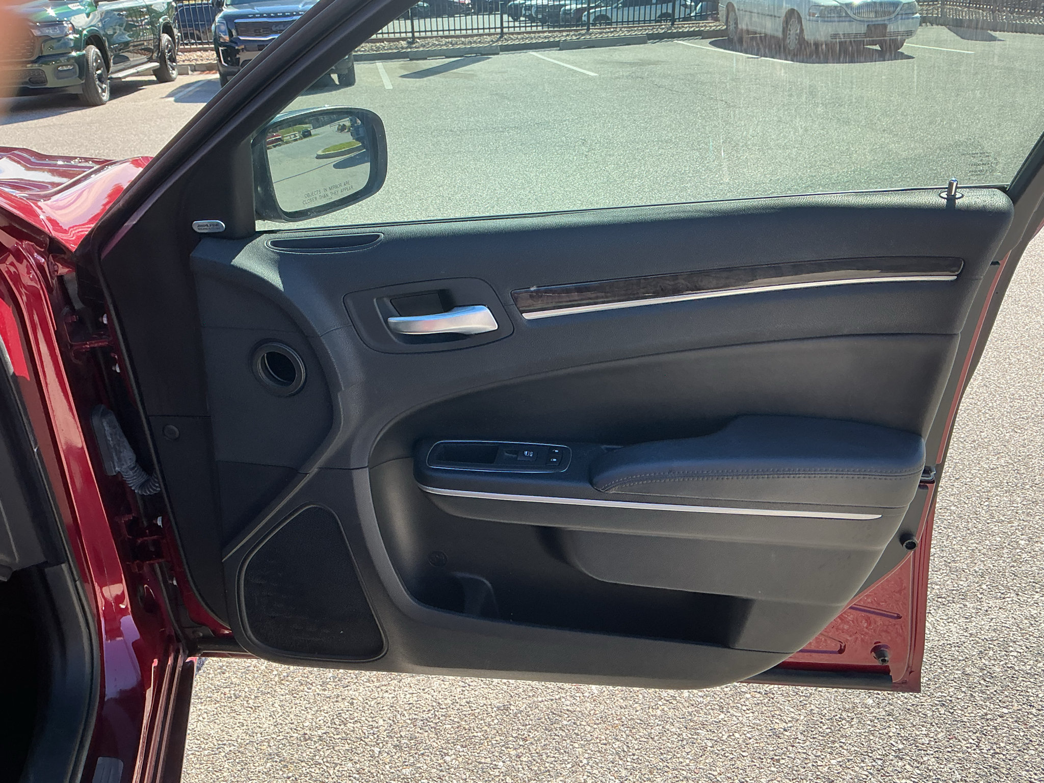 Used 2019 Chrysler 300 Limited AWD/4WD image 18