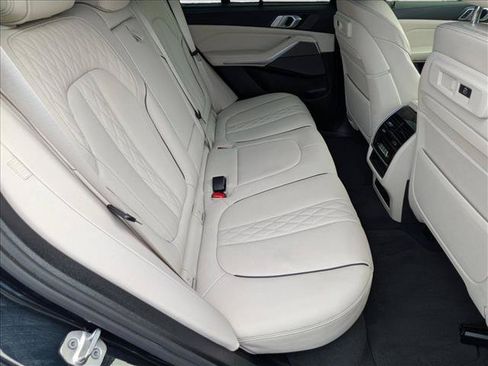 Used 2021 BMW X5 xDrive40i w/ M Sport Package AWD/4WD image 19