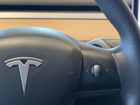 Used 2021 Tesla Model Y Long Range image 24