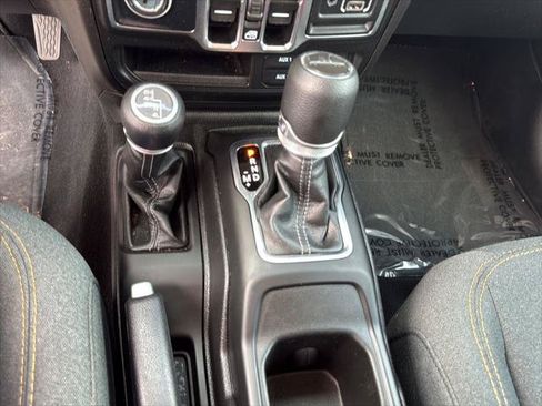 Certified 2025 Jeep Gladiator Sport AWD/4WD image 29