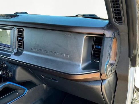 Used 2022 Ford Bronco Outer Banks image 16