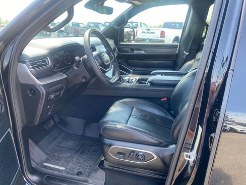 Used 2024 Jeep Wagoneer L Series II w/ Flexible Seating Group AWD/4WD image 10