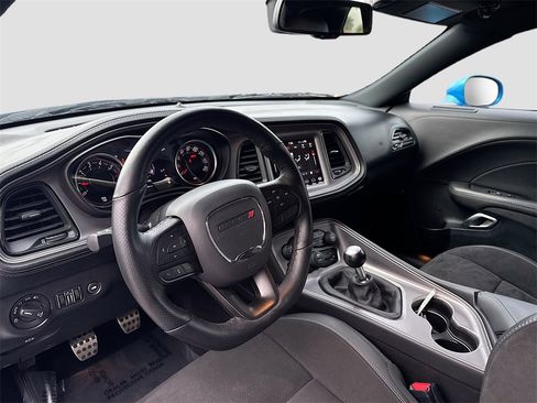 Used 2023 Dodge Challenger R/T w/ Plus Package image 9