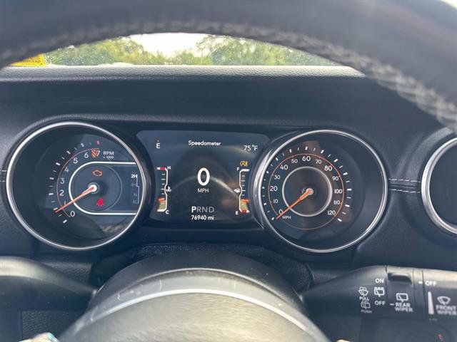 Used 2018 Jeep Wrangler Unlimited Sahara w/ Dual Top Group AWD/4WD image 33