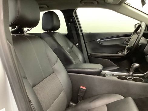 Used 2019 Chevrolet Impala LT FWD image 30
