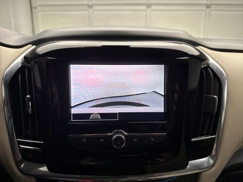 Used 2022 Chevrolet Traverse LS image 15