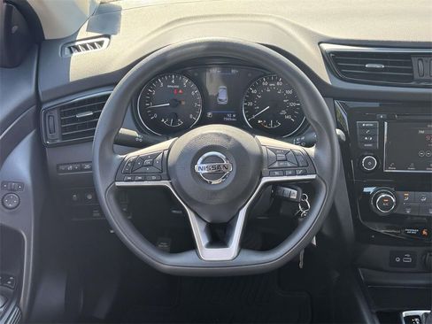 Used 2020 Nissan Rogue Sport S image 12